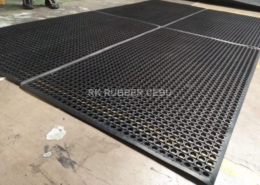 checkered type rubber matting